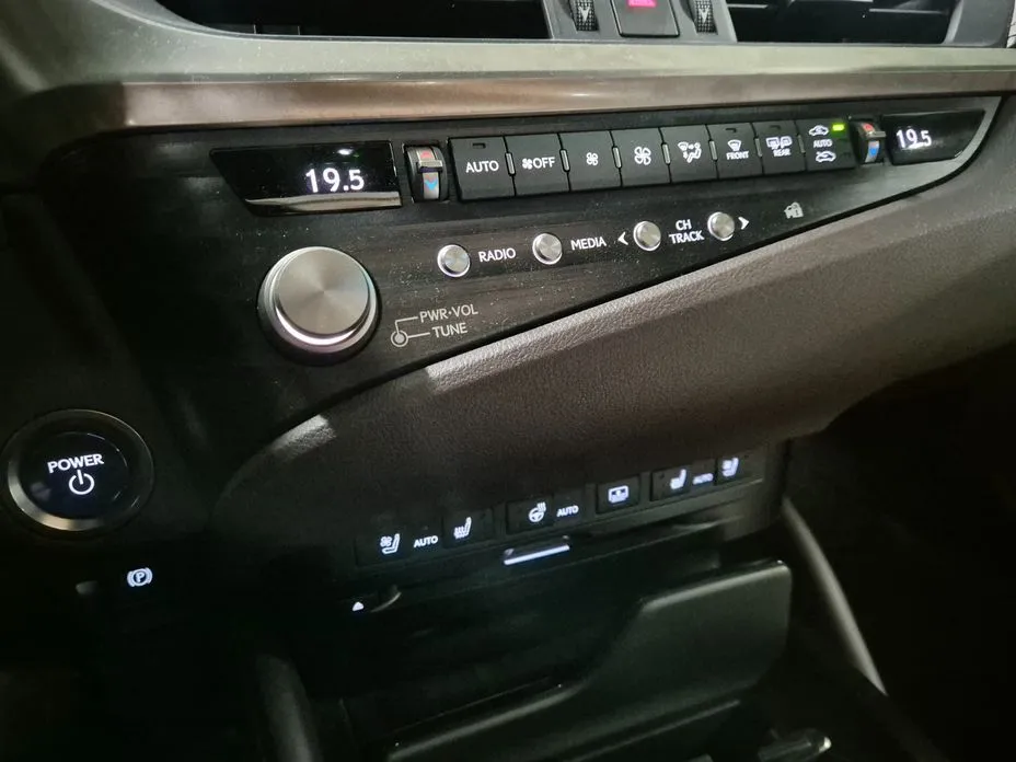 Lexus ES