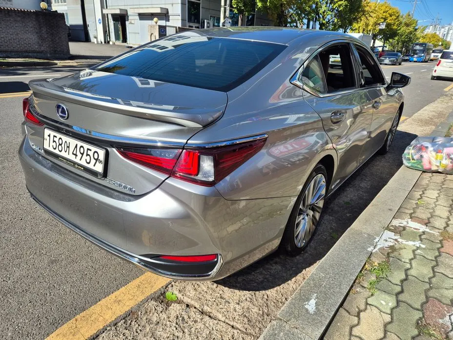 Lexus ES