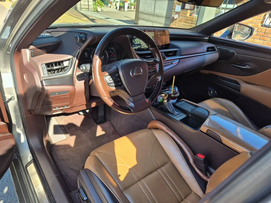 Lexus ES