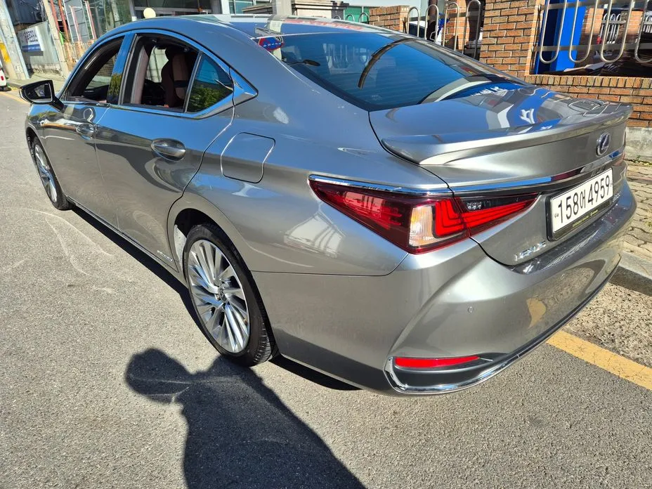 Lexus ES