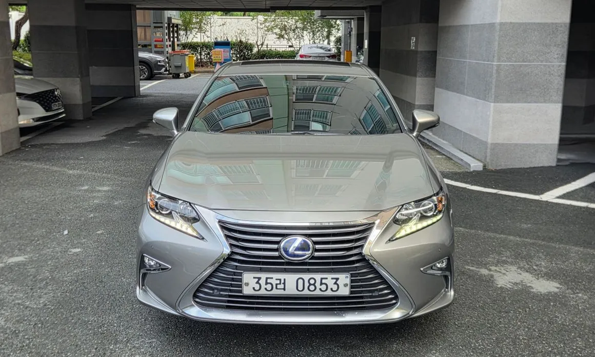 Lexus ES