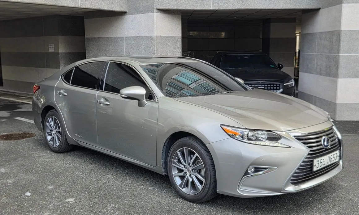 Lexus ES