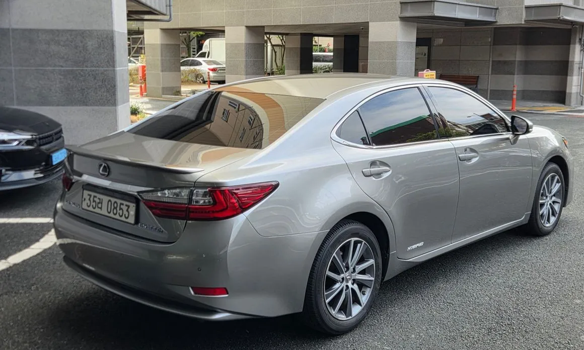 Lexus ES