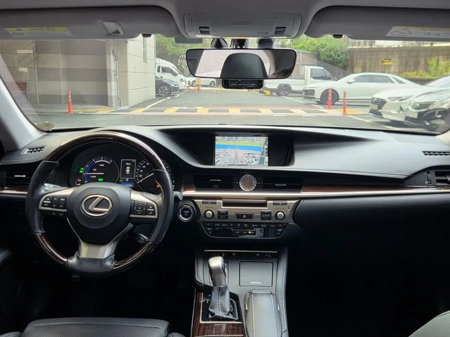 Lexus ES