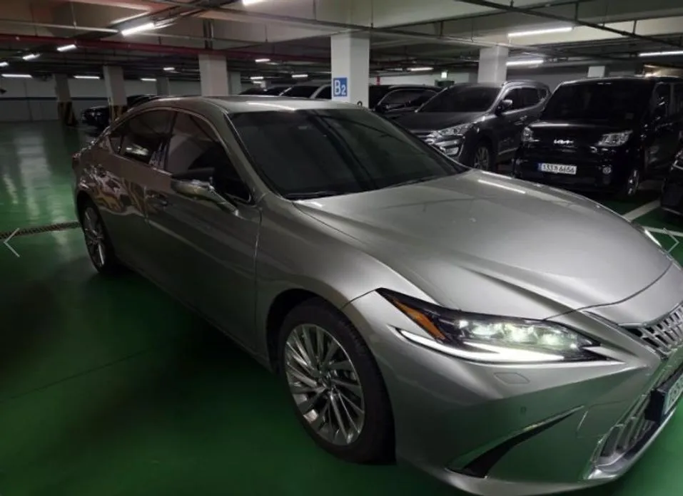 Lexus ES