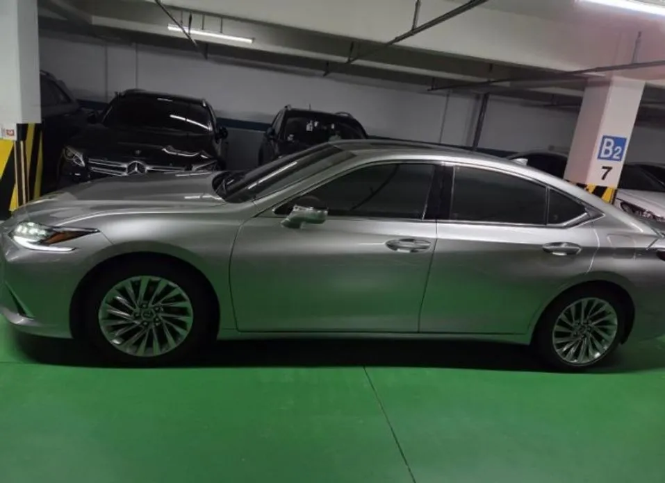 Lexus ES