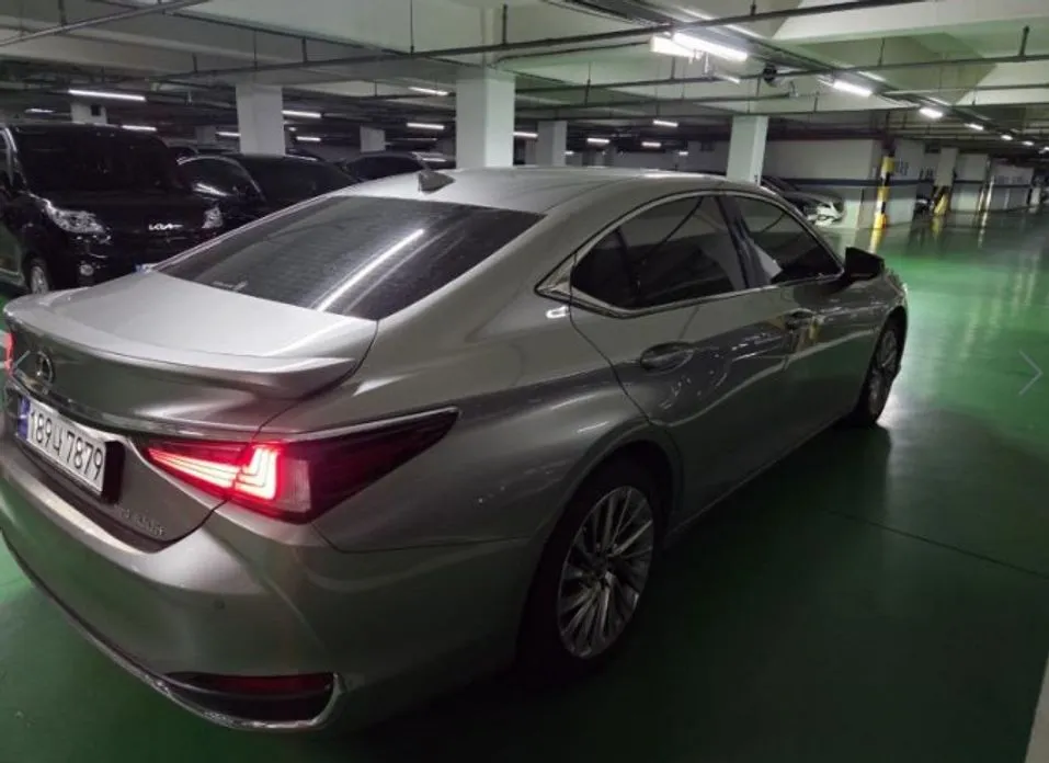 Lexus ES