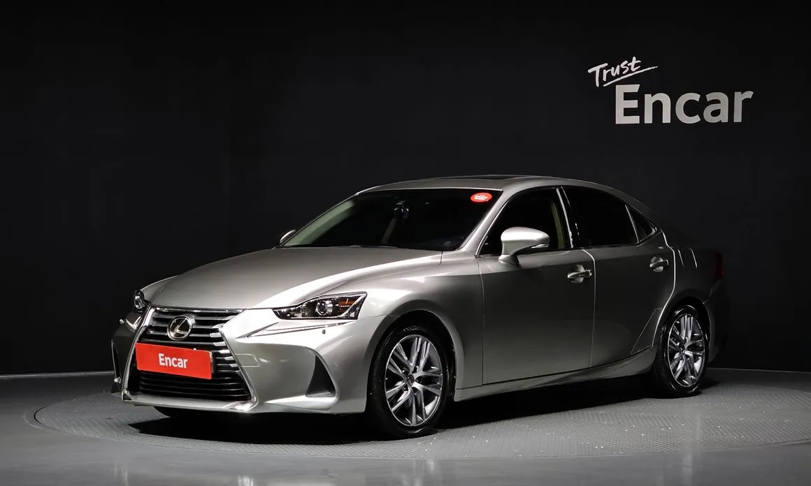 Lexus IS