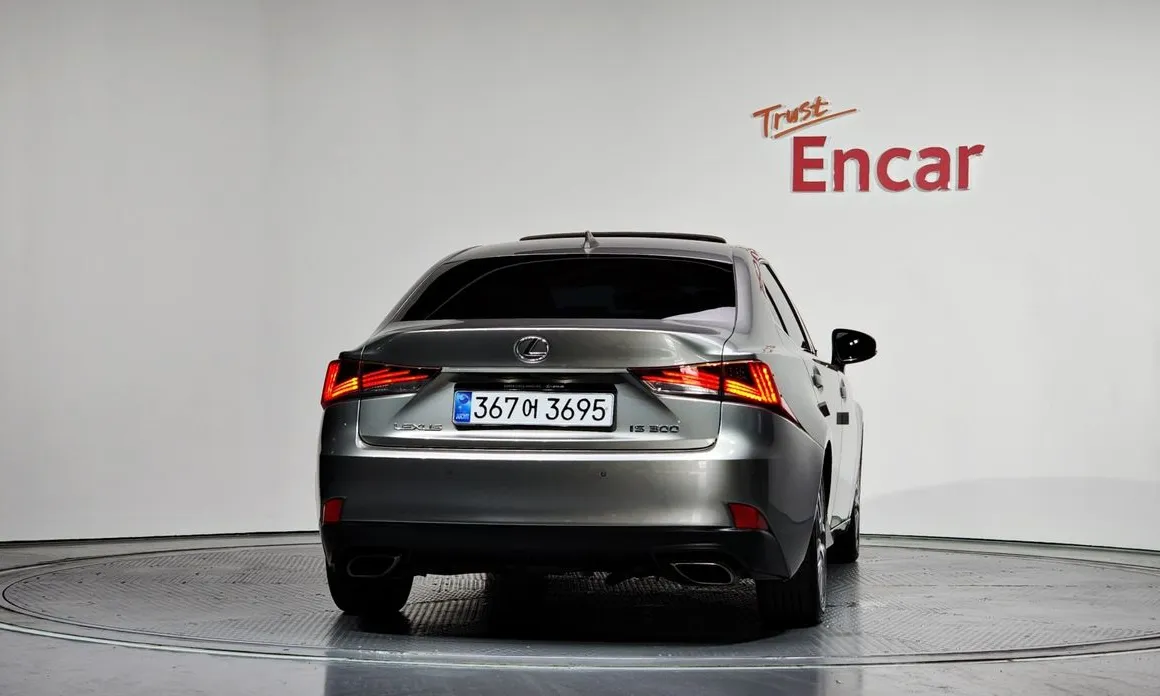 Lexus IS