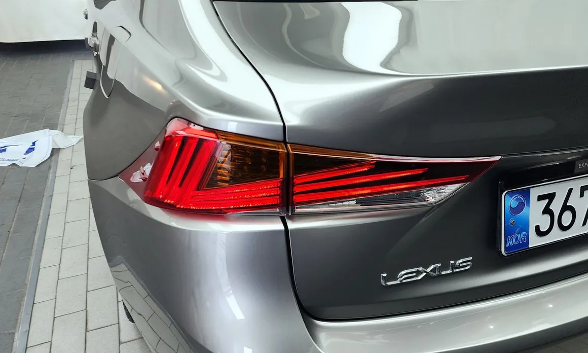 Lexus IS