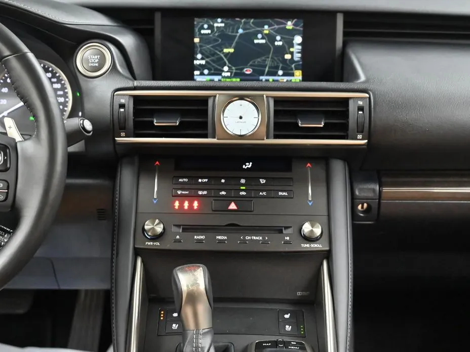 Lexus IS