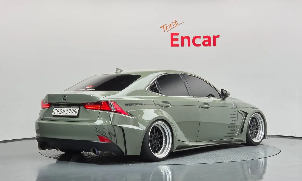 Lexus IS
