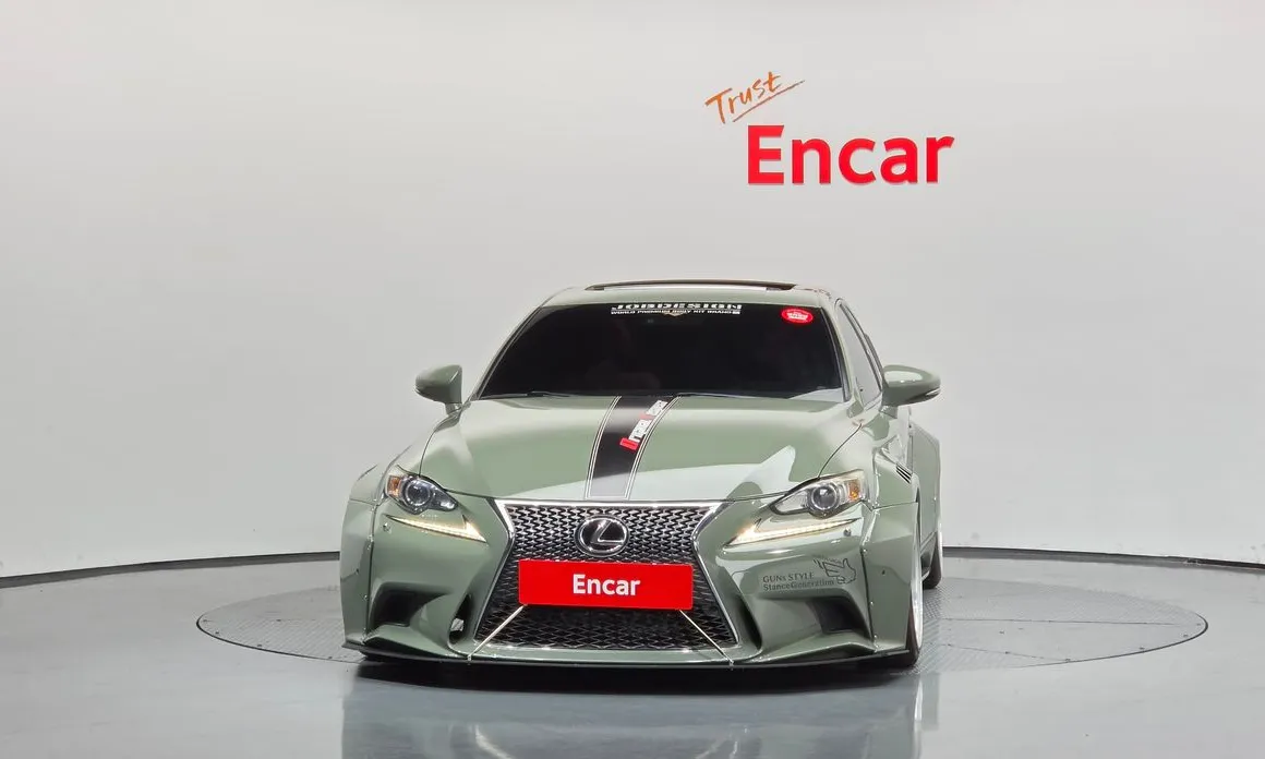Lexus IS