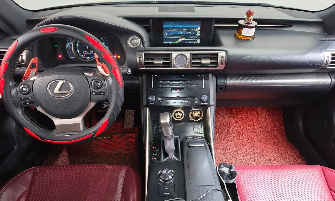 Lexus IS