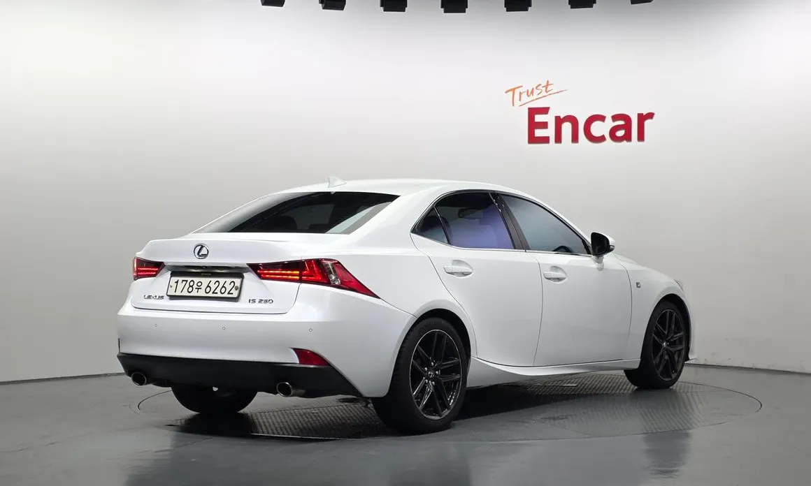 Lexus IS