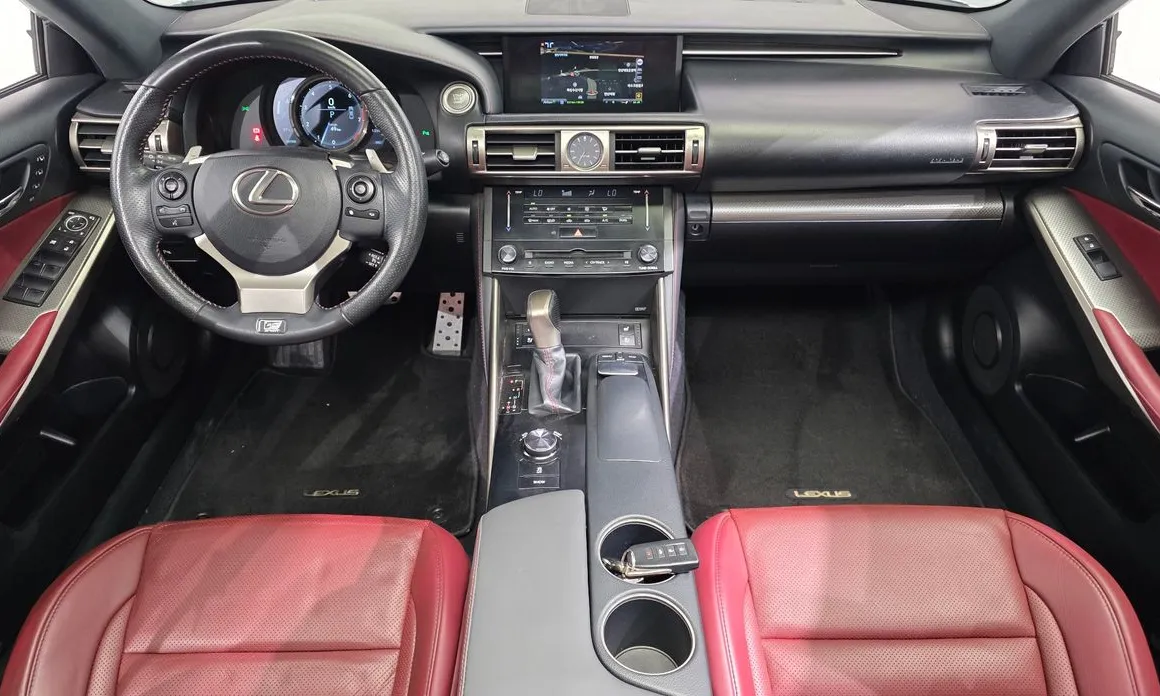 Lexus IS