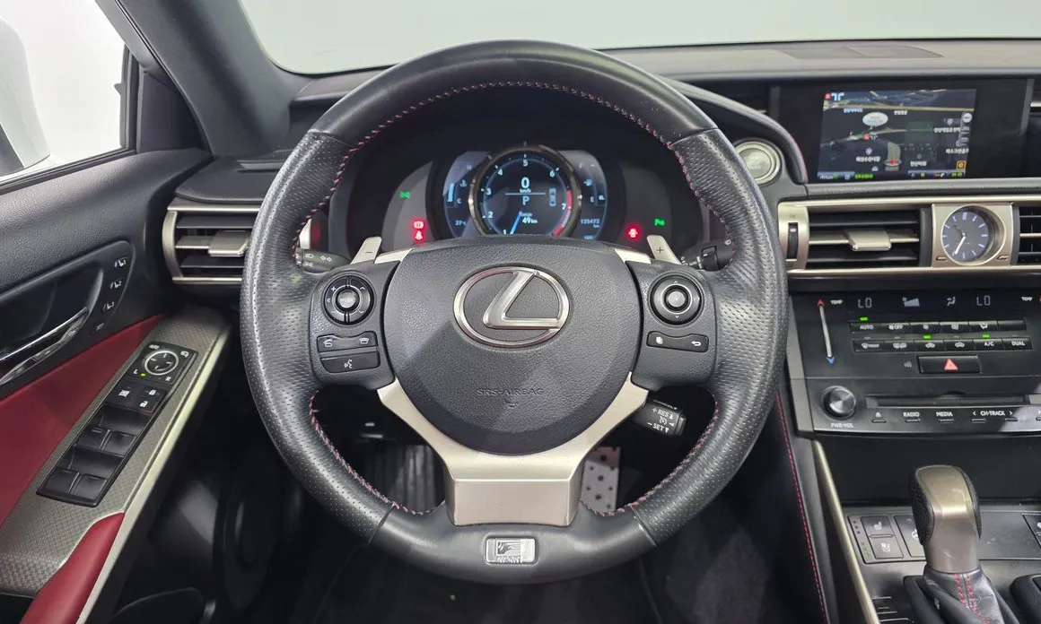Lexus IS