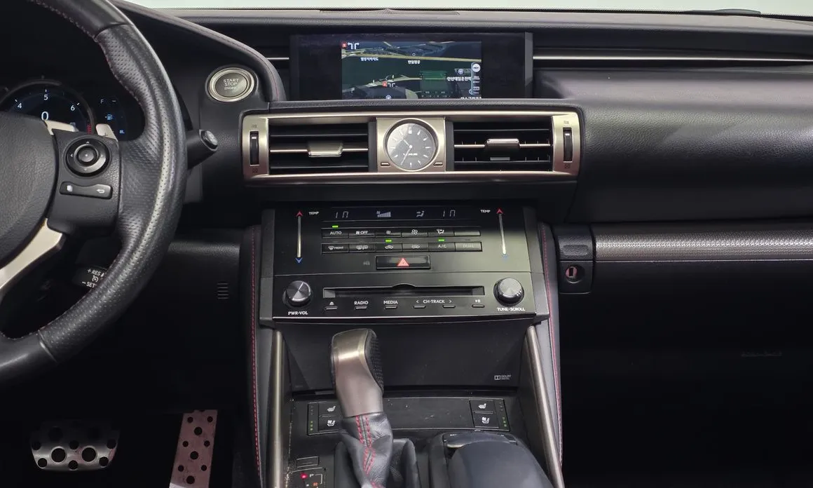 Lexus IS