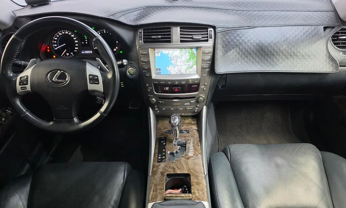 Lexus IS