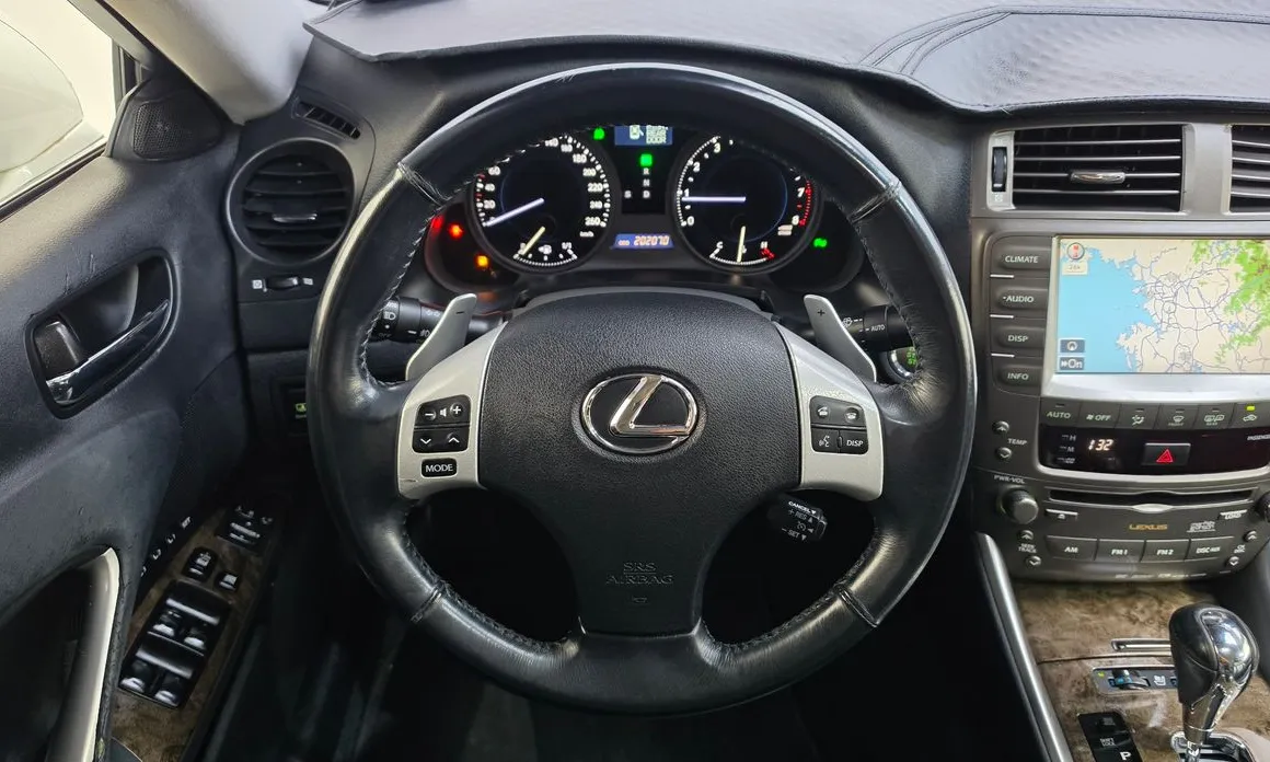 Lexus IS