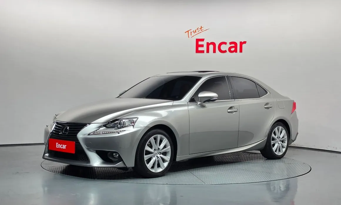 Lexus IS