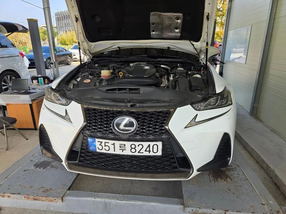 Lexus IS