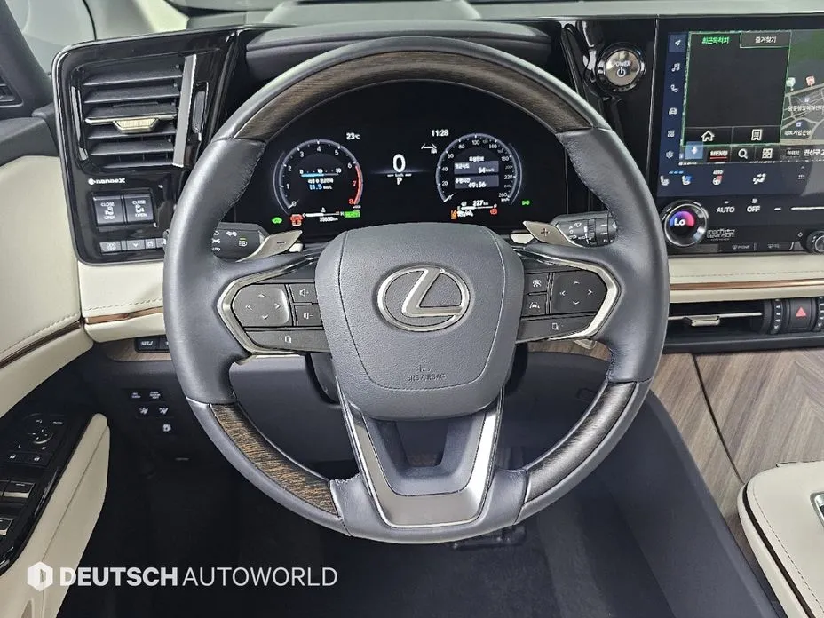 Lexus LM