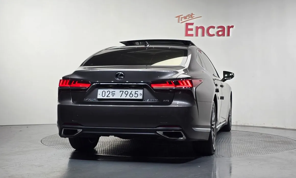 Lexus LS