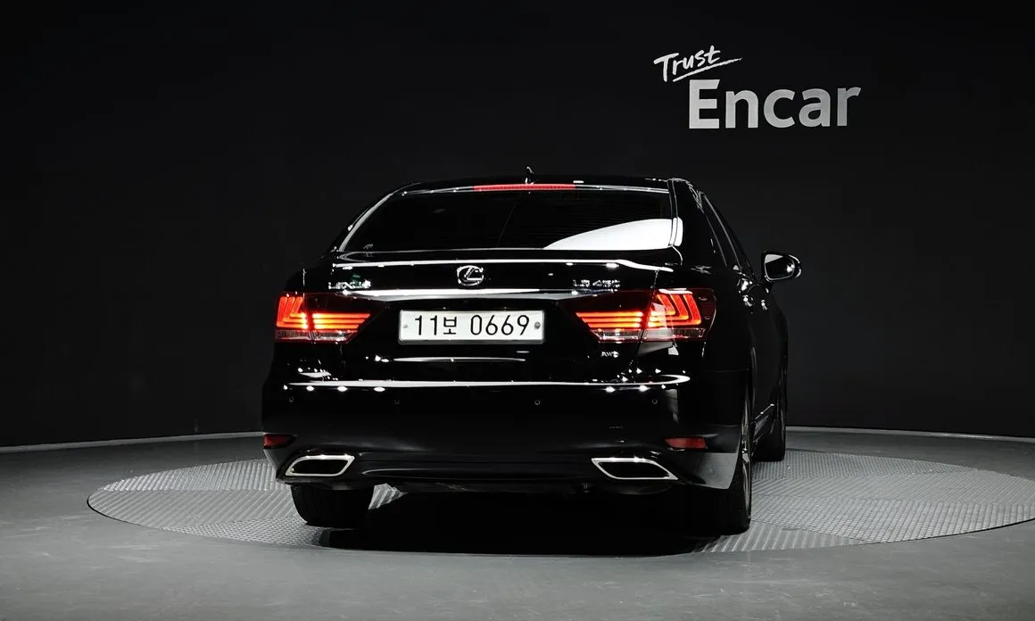 Lexus LS