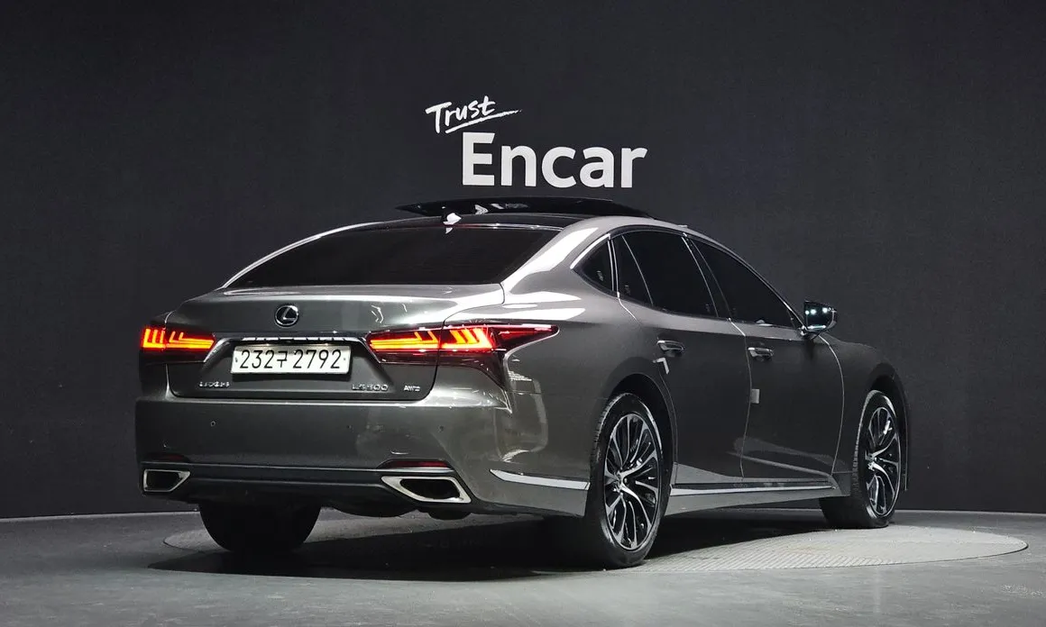 Lexus LS