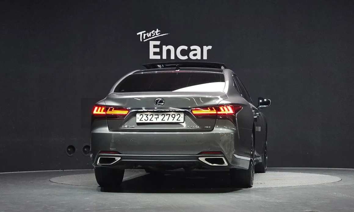 Lexus LS