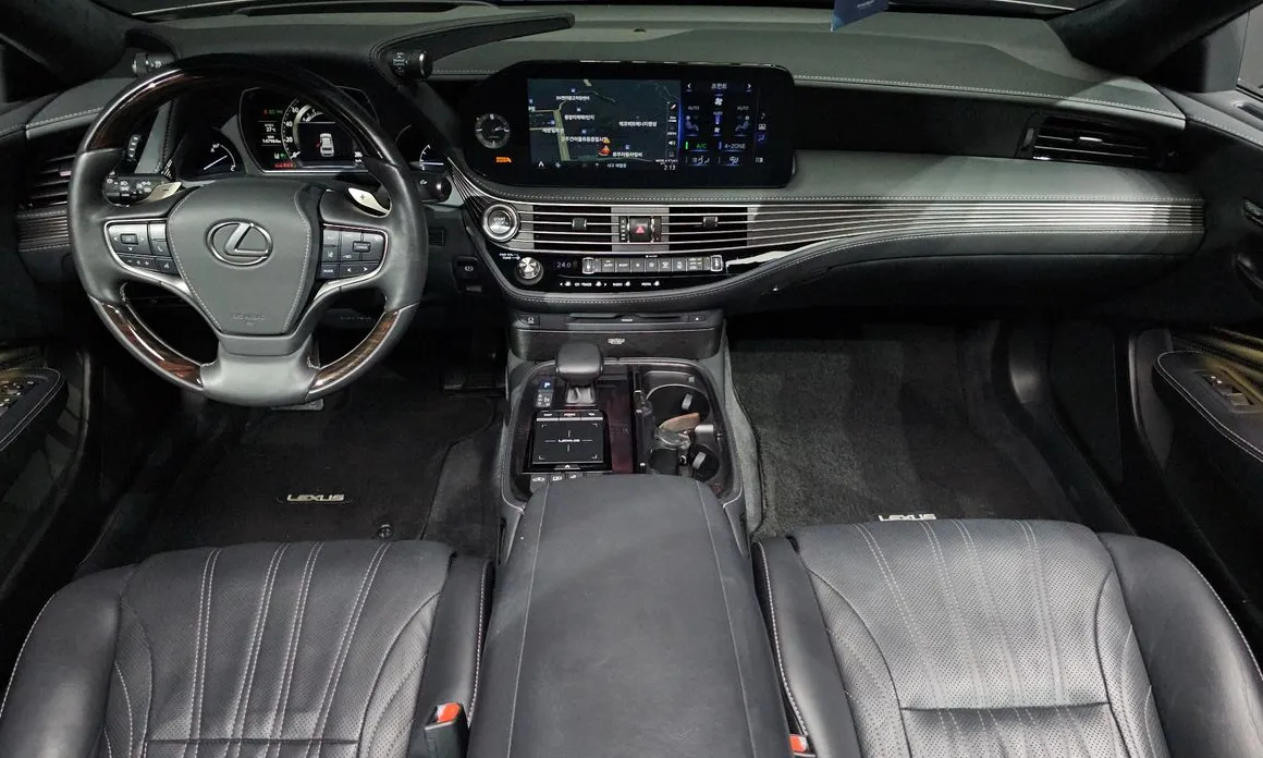 Lexus LS