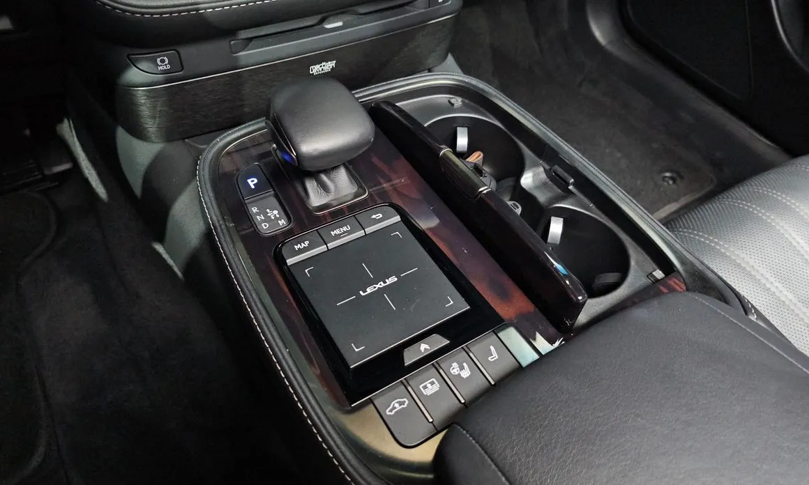 Lexus LS