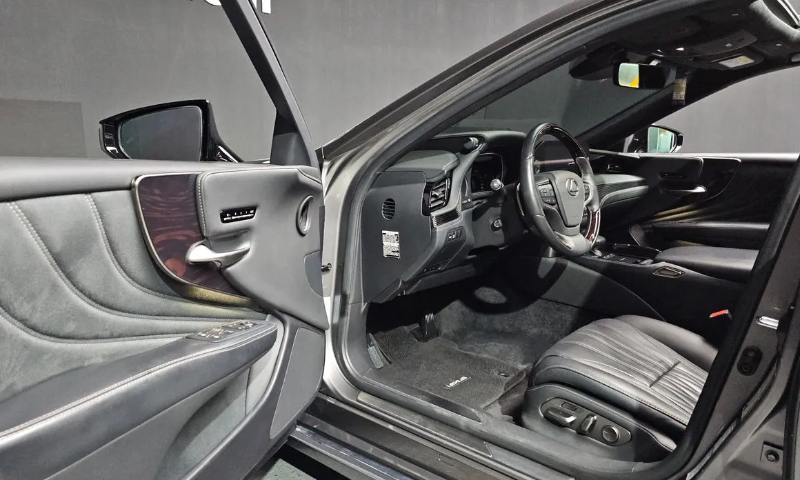 Lexus LS