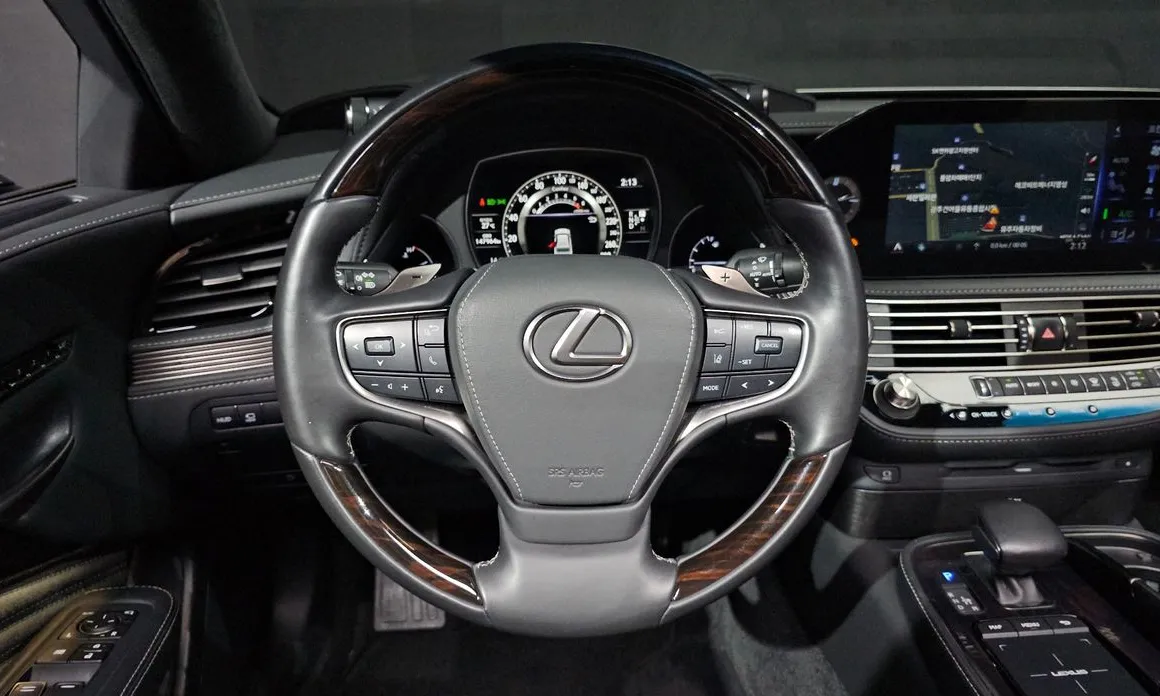 Lexus LS