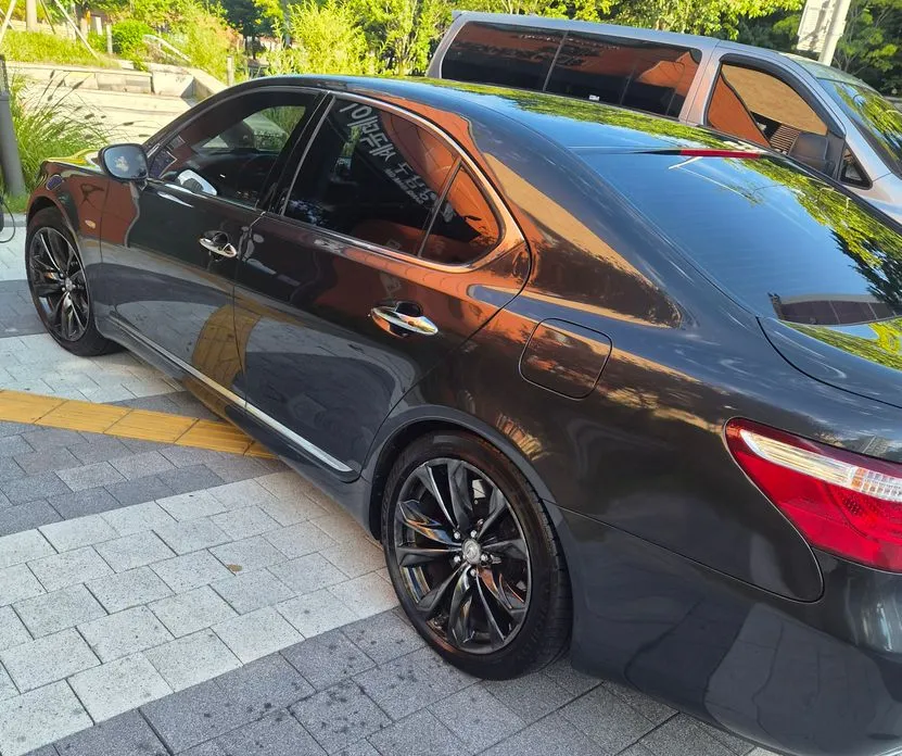 Lexus LS