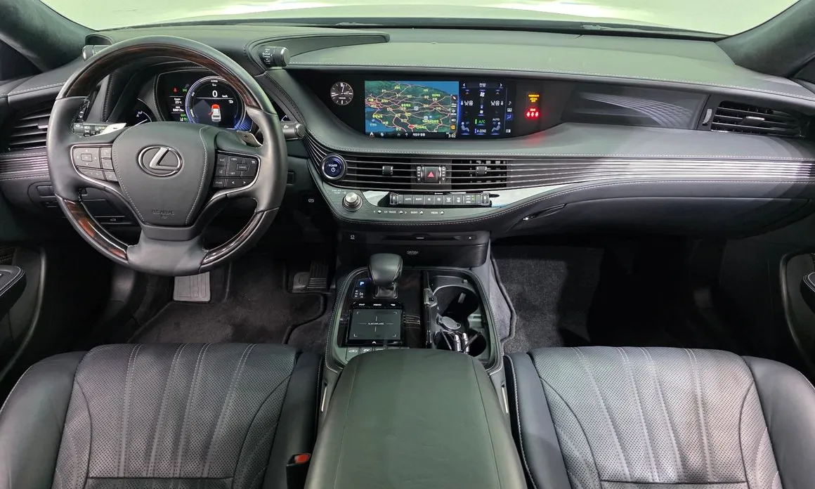 Lexus LS