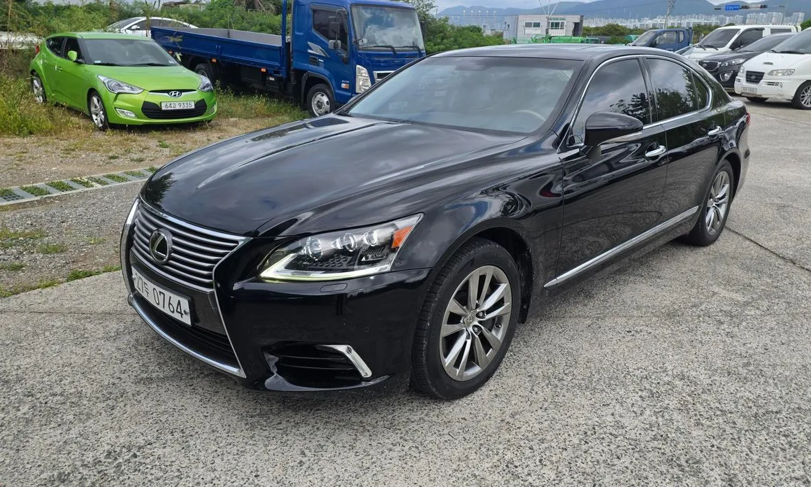 Lexus LS