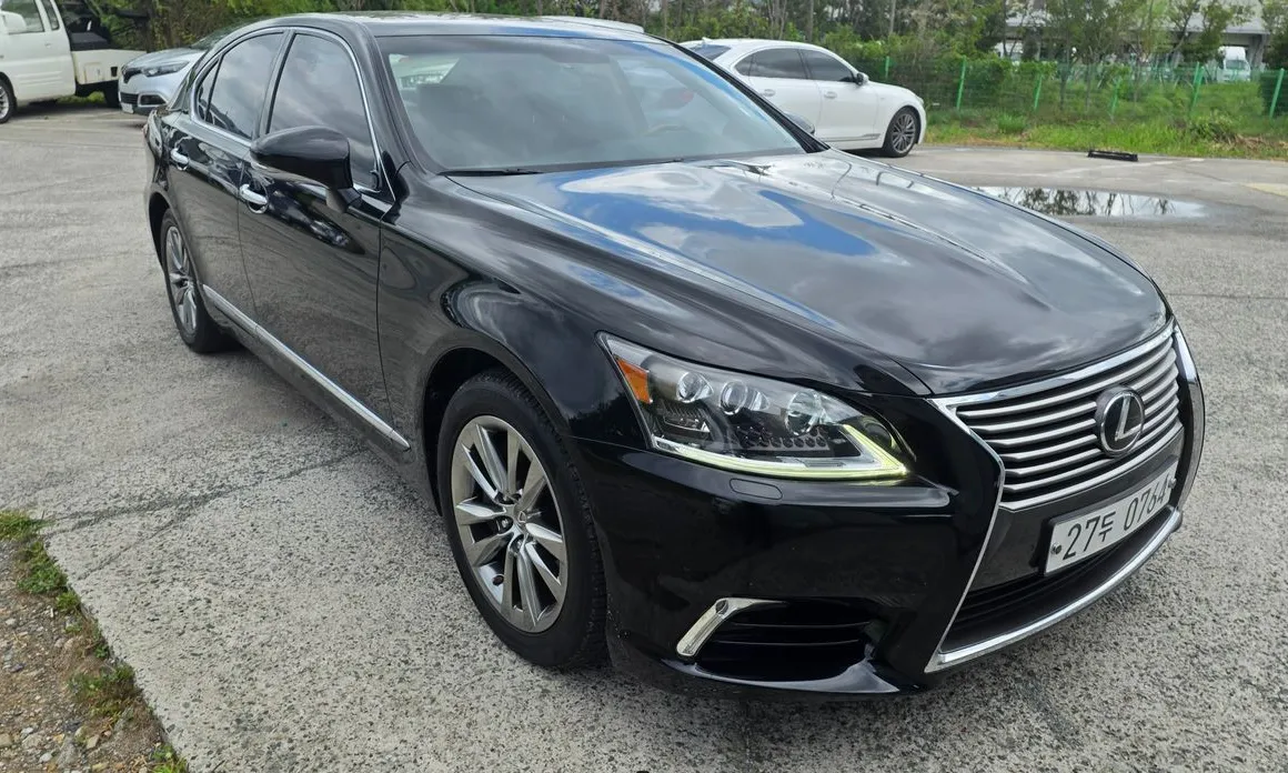 Lexus LS