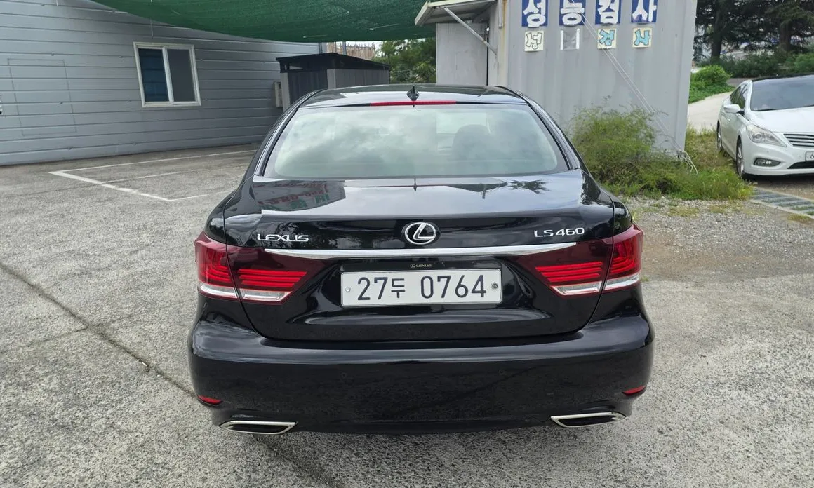 Lexus LS