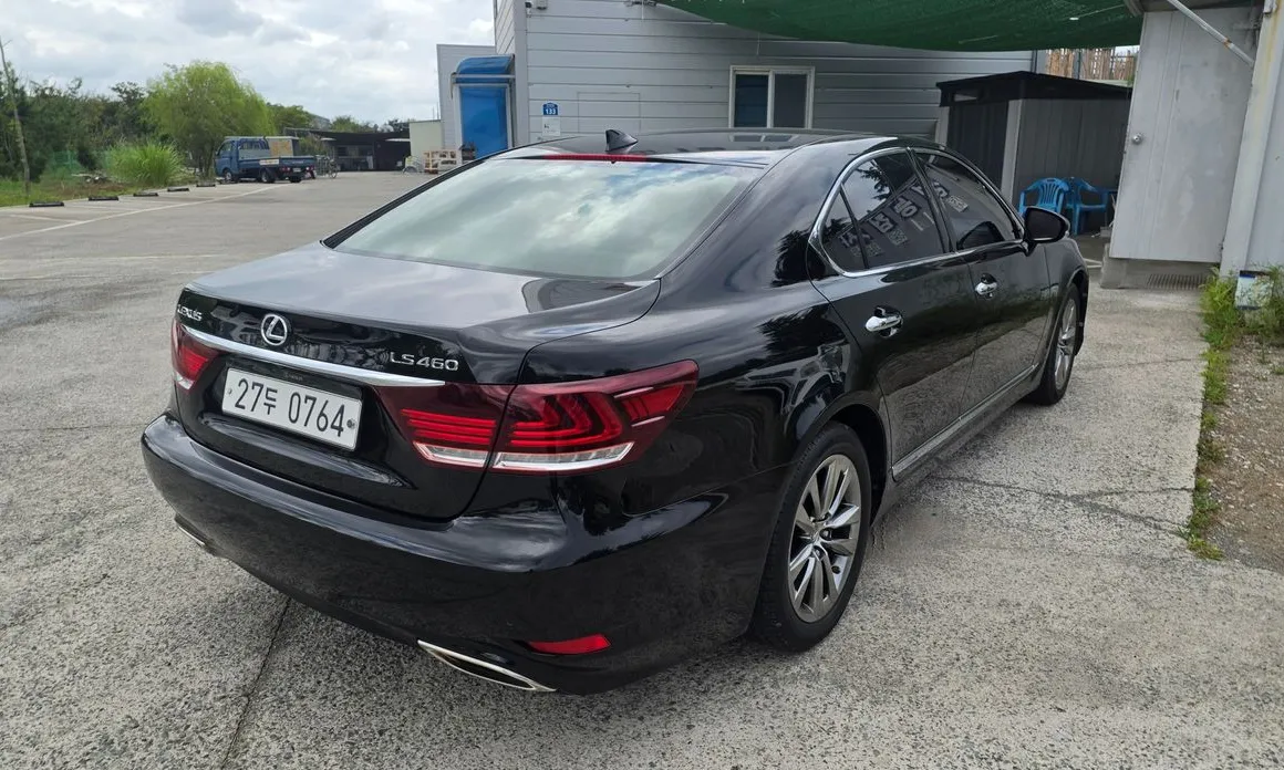 Lexus LS