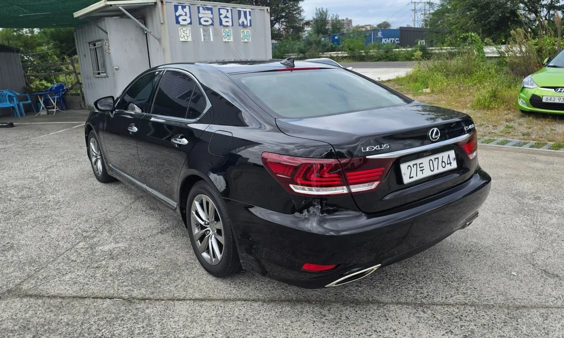 Lexus LS