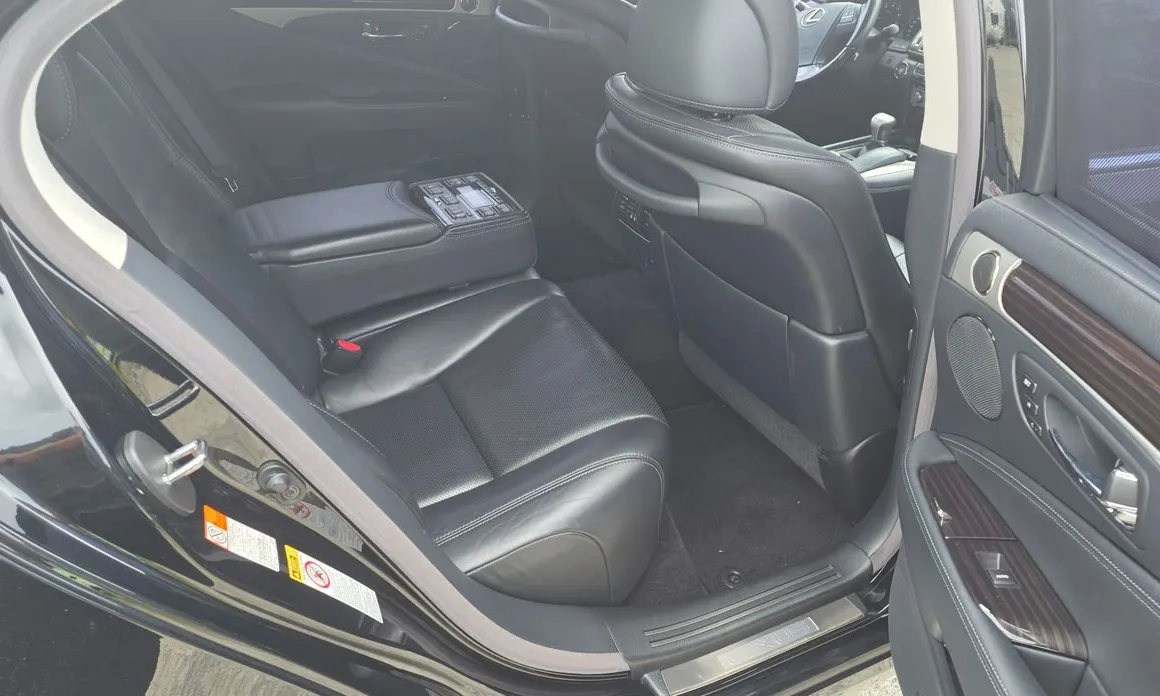 Lexus LS