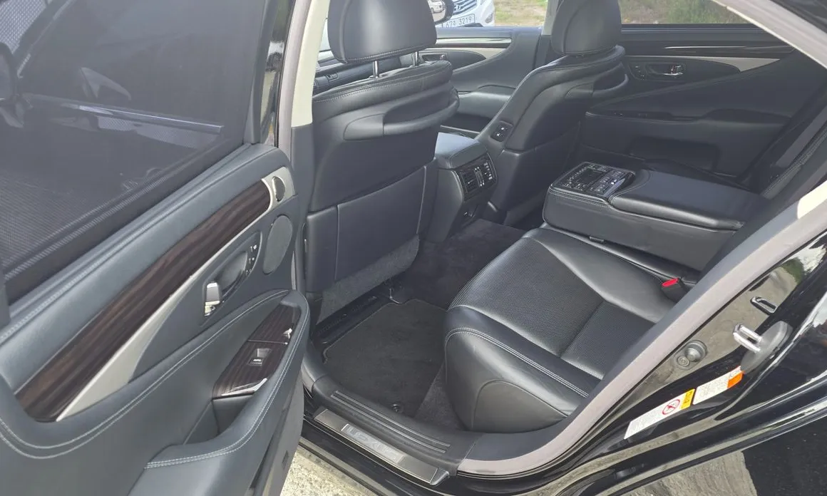 Lexus LS