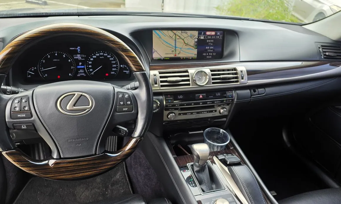 Lexus LS