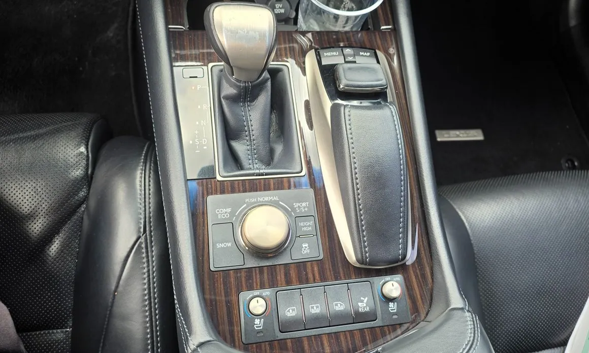 Lexus LS