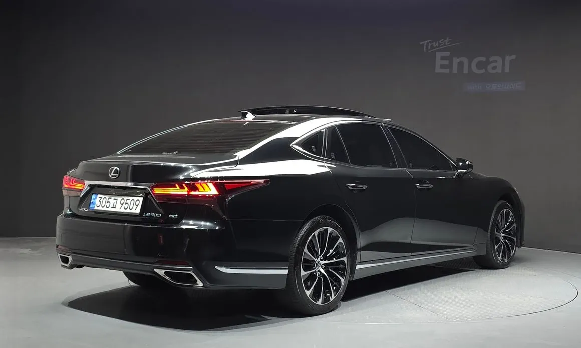Lexus LS
