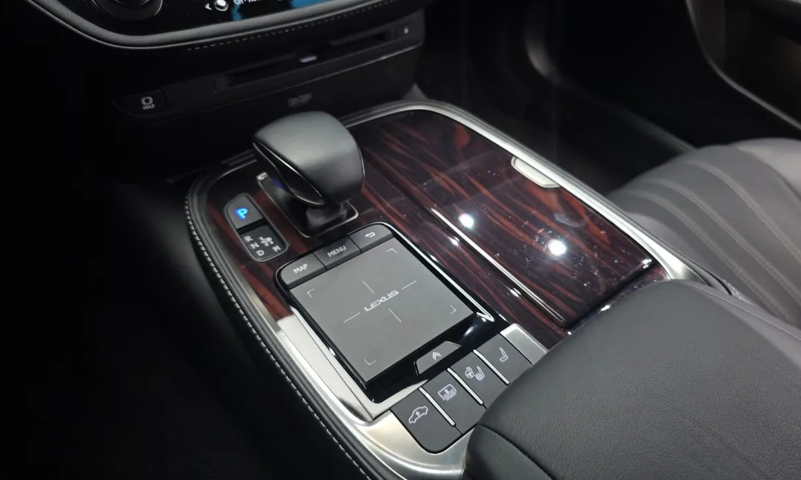 Lexus LS