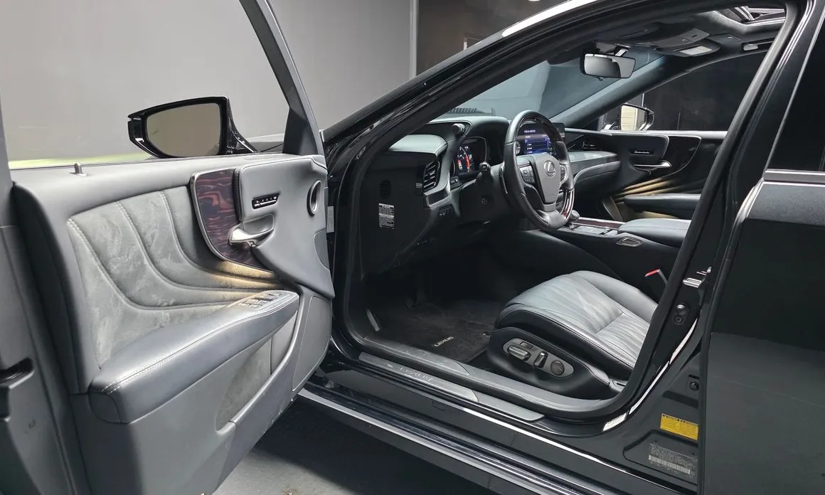 Lexus LS