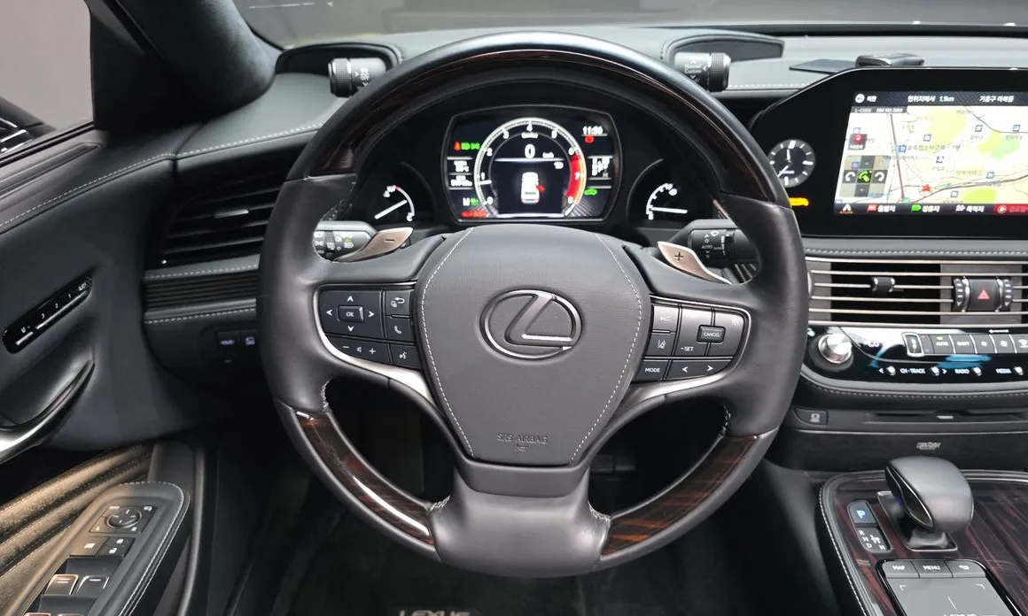 Lexus LS